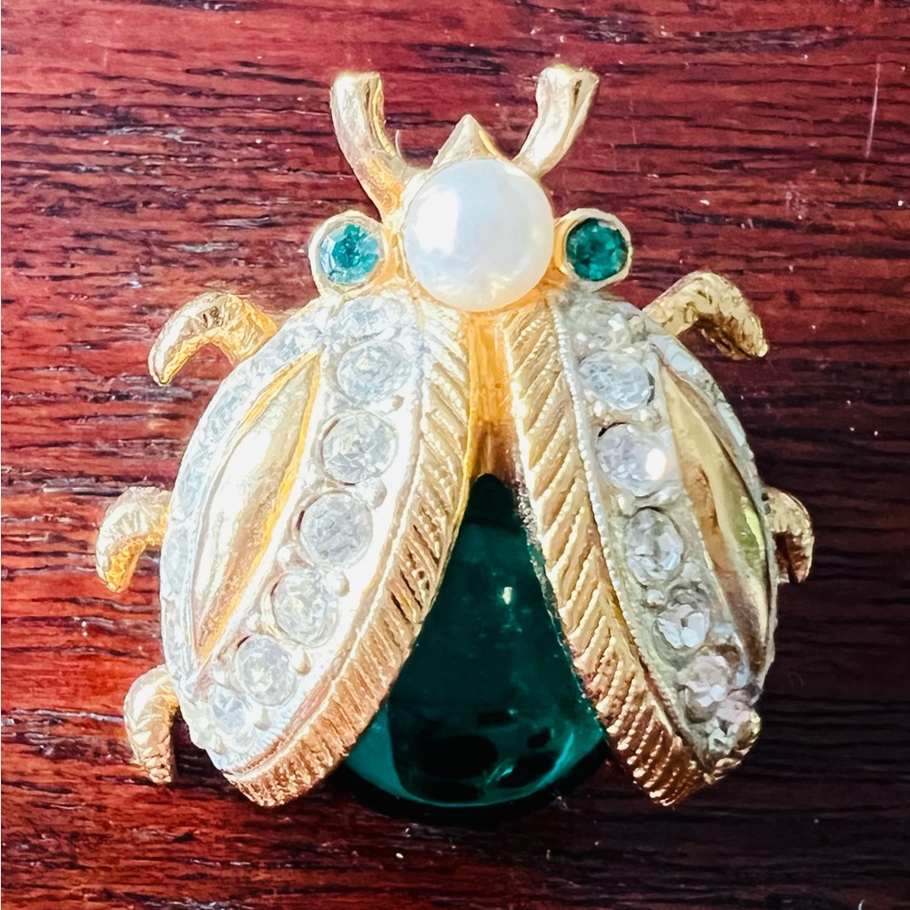 Beautiful, Vintage 1950s
Art Deco style Sphinx Ladybird Brooch